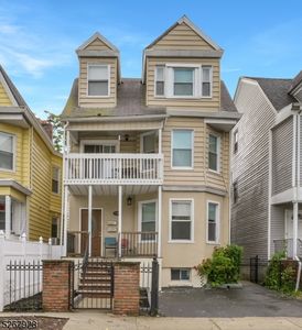 180 N 16Th St, East Orange, NJ, 07017