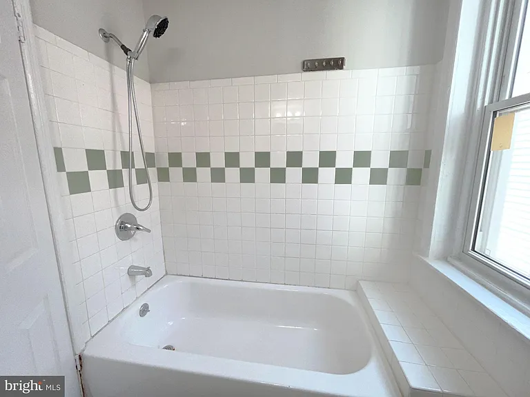 1528 S Hollywood St — Photo 10