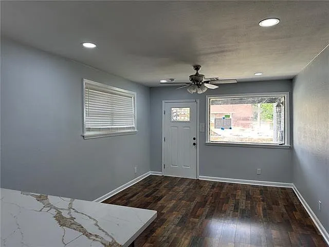 3 bed, 3.0 bath, 1437 sqft, $2,150 — Photo 4