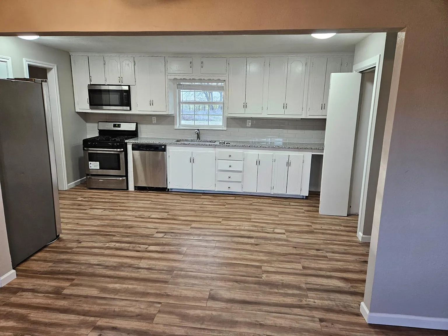 4 bed, 1836 sqft, $1,899 — Photo 2