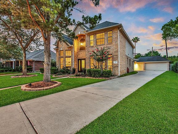 3rd image of 4707 Debras Trace Ln