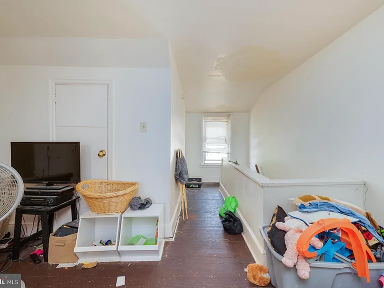 1129 Locust St #2 — Photo 3