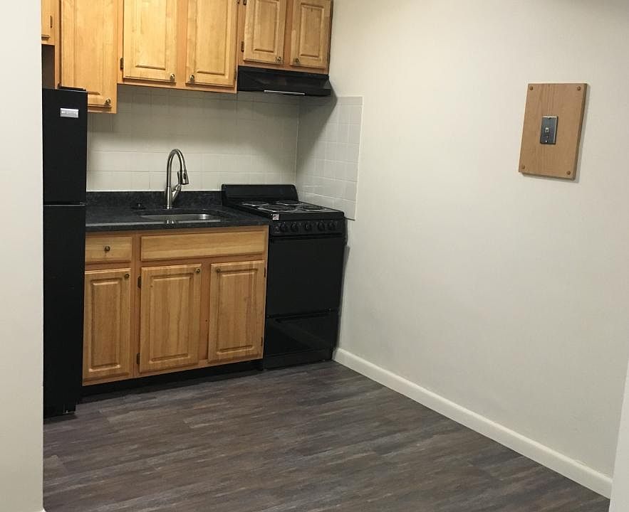 2nd image of 741 E 6th St APT 07