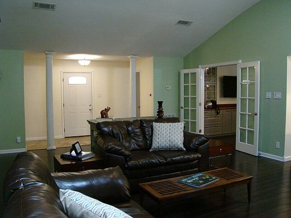 5th image of 948 Spring Hills Dr