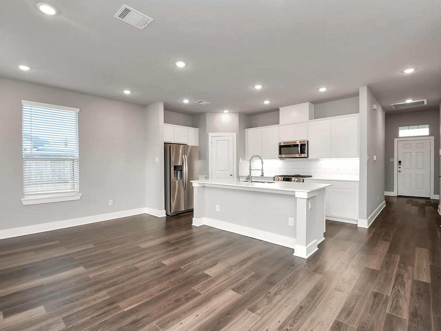 3 bed, 2.0 bath, 1548 sqft, $2,650 — Photo 3