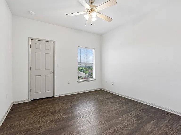 401 Teravista — Photo 19