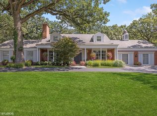 15 Brighton Ln, Oak Brook, IL 60523