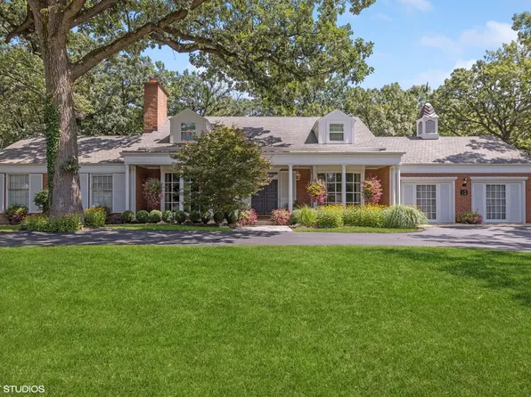 15 Brighton Ln, Oak Brook, IL 60523