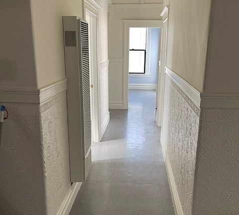 Hallway, living room and bed room on the right, kitchen first door to the left. bedrooms straight ahead and to the far left.