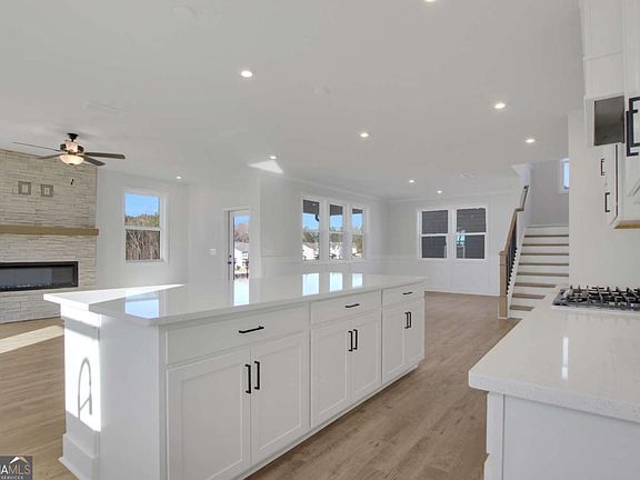 5th image of 742 Crossroad Ct