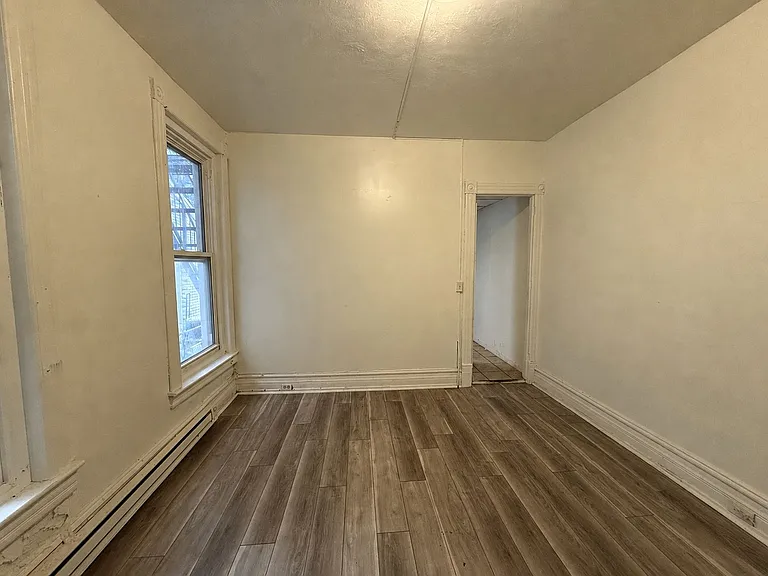518 W Tilghman St — Photo 6