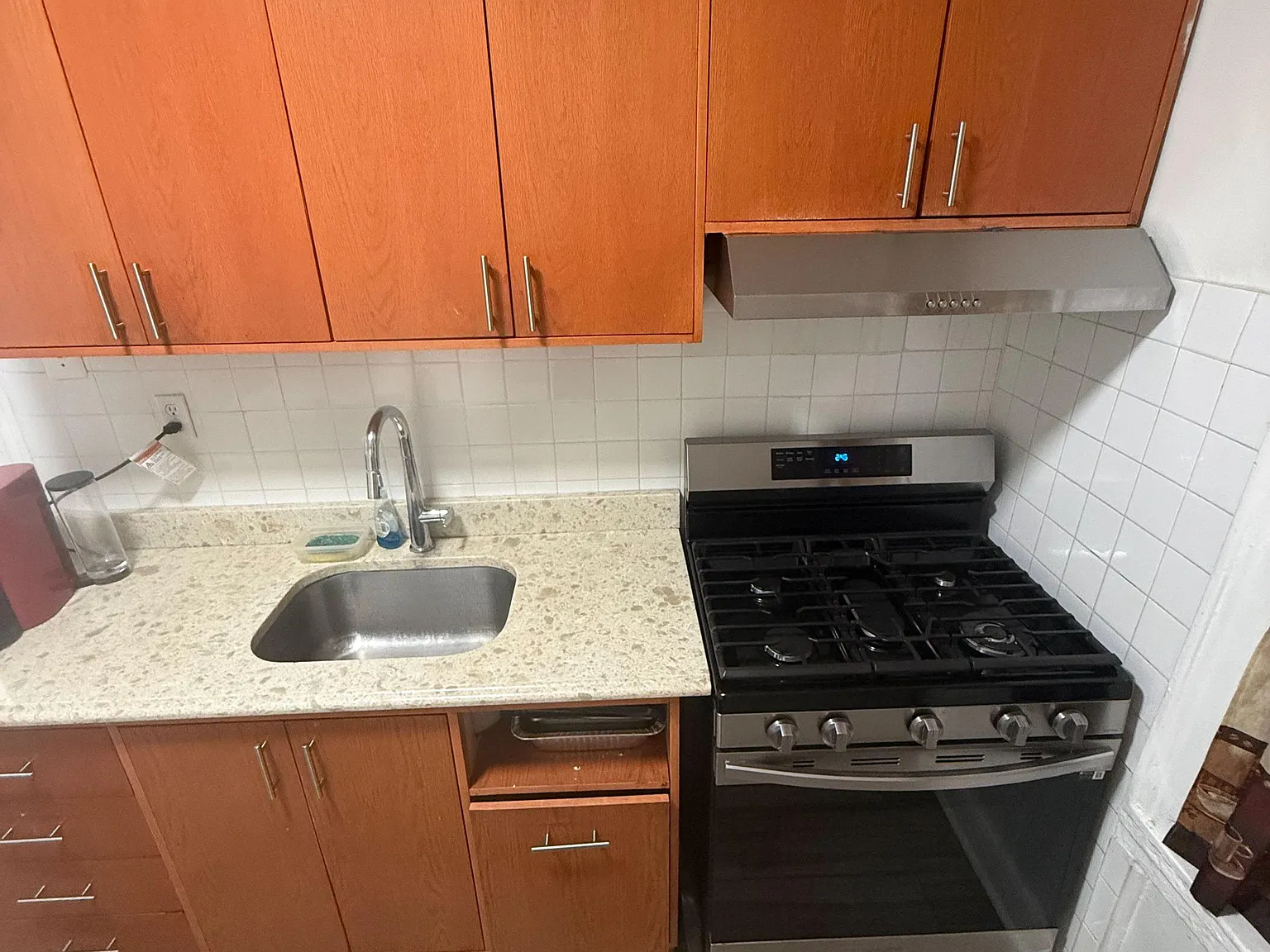 1 bed, 1.0 bath, 450 sqft, $4,547 — Photo 3