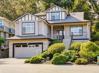 809 Rogers Way, Saanich, BC V8X 5L1