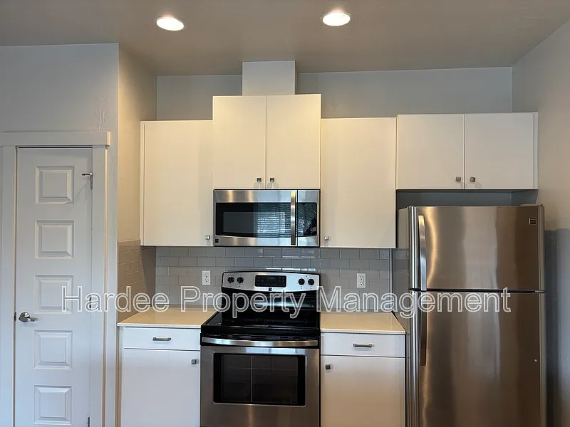 1 bed, 1.0 bath, 1000 sqft, $1,450 — Photo 3