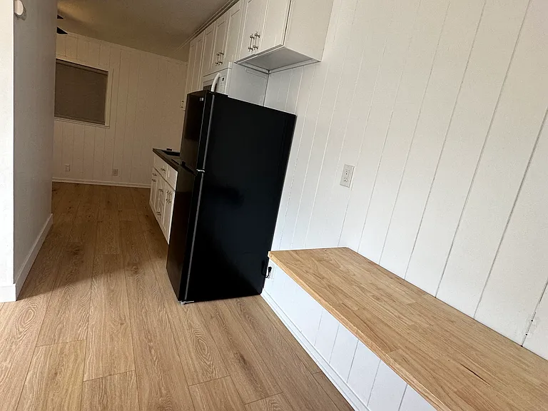 1141 Victor Ave — Photo 5