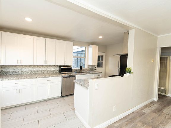 2nd image of 711 Iona Dr #A