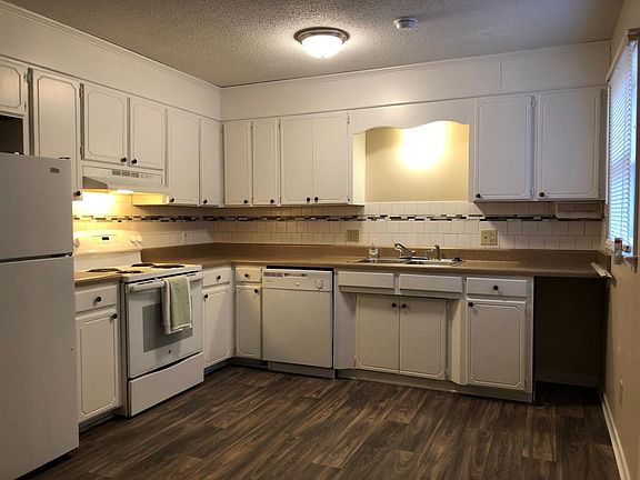 Brushed nickel LED lighting in kitchen