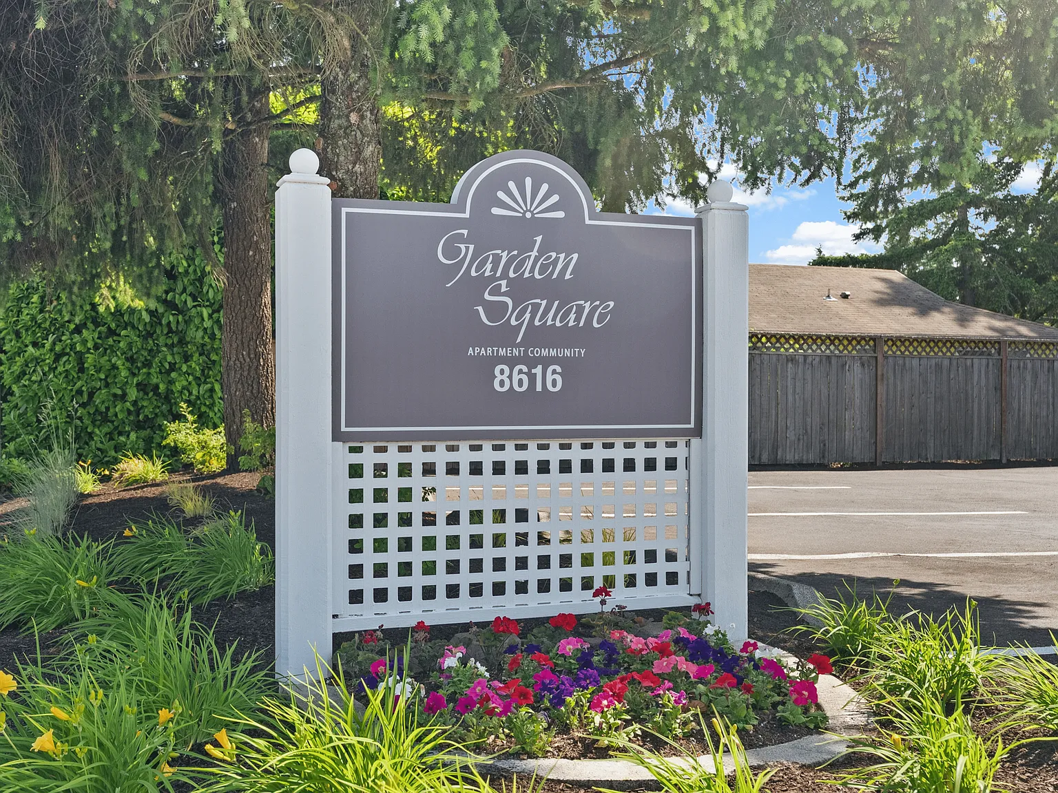 Garden Square Apartments — Photo 1