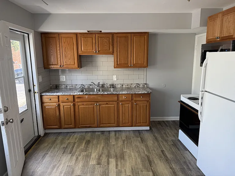 905 North Meadows Court - C — Photo 1