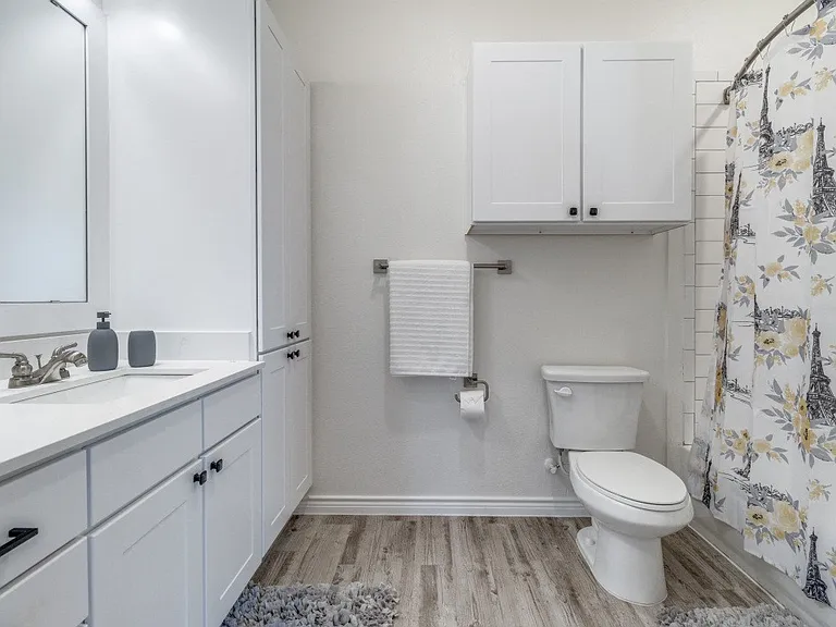 Residence at Gateway Village — Photo 7