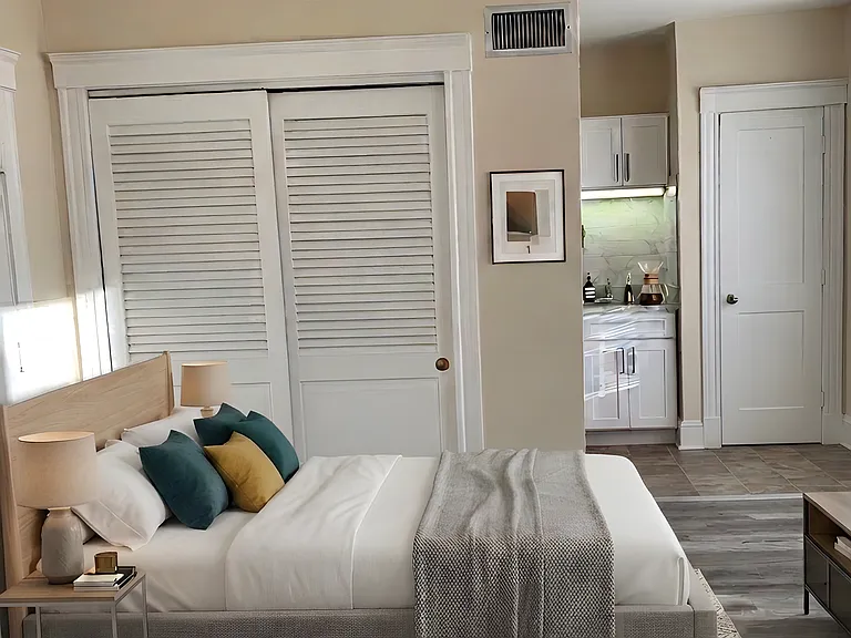 Huntington Apartments — Photo 6
