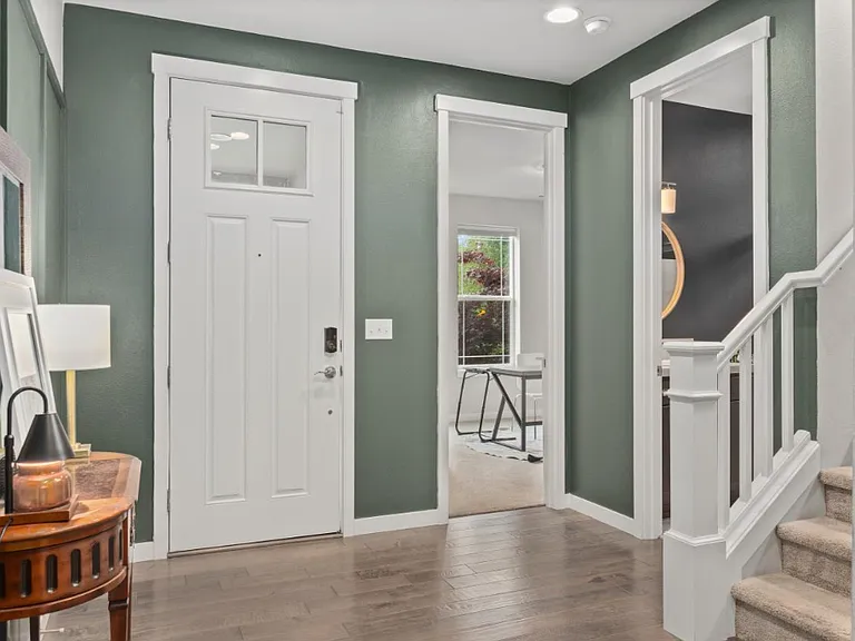 303 Vaughan Blvd NE — Photo 26
