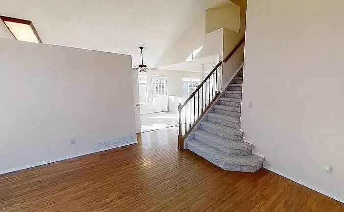 7836 Scarborough Dr — Photo 8