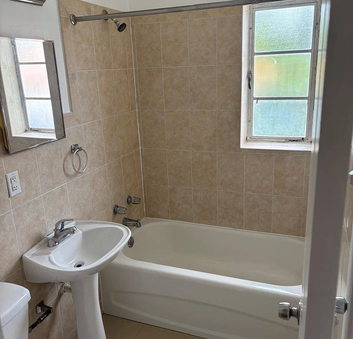 1 bed, 894 sqft, $1,800 — Photo 3