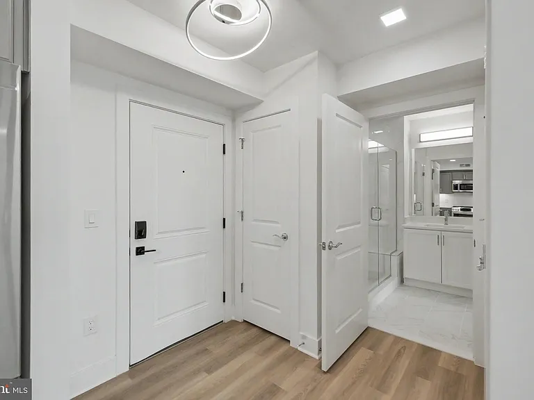701 N Henry St #502 — Photo 25