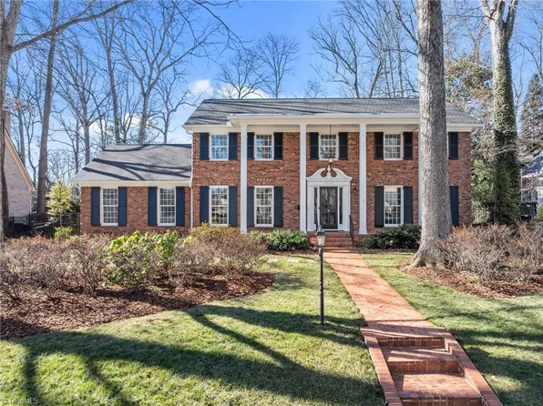 2815 Saint Regis Rd, Greensboro, NC 27408
