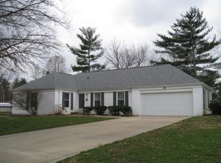 1818 Phillips Pl, Charleston, IL 61920