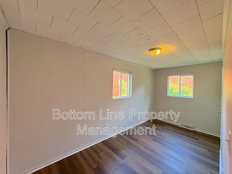 1408 Dean St — Photo 13