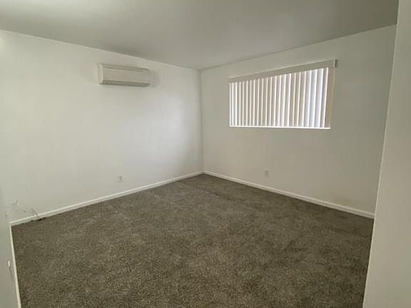 5th image of 2522 E Lillie Ave