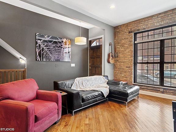 3rd image of 2537 W Chicago Ave #1