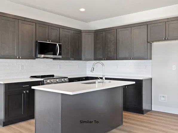 10490 Clearwater Dr, Kennewick, WA 99336