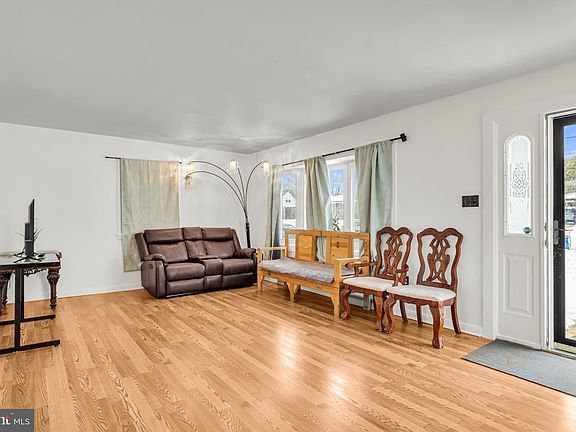 3rd image of 6704 Lehigh Ave