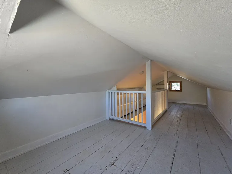 235 Irvine St — Photo 28