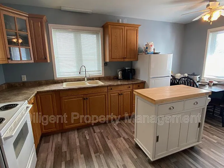 588 Howden St #6 — Photo 7