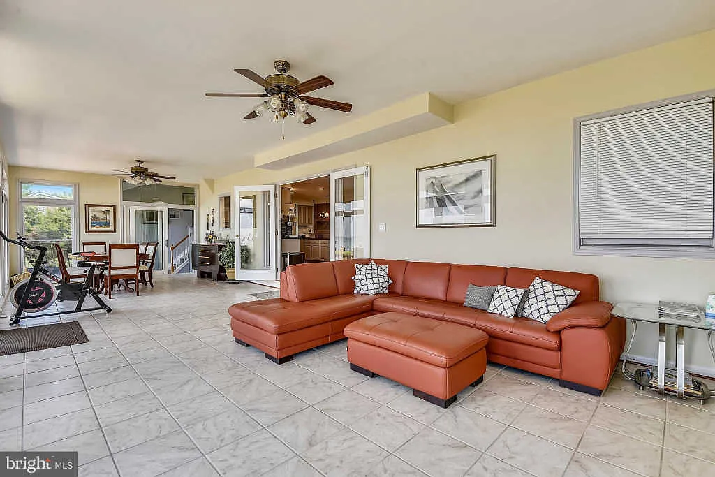 406 Bay Dr photo 1