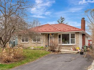 60 Grant Blvd, Hamilton, ON L9H4M1