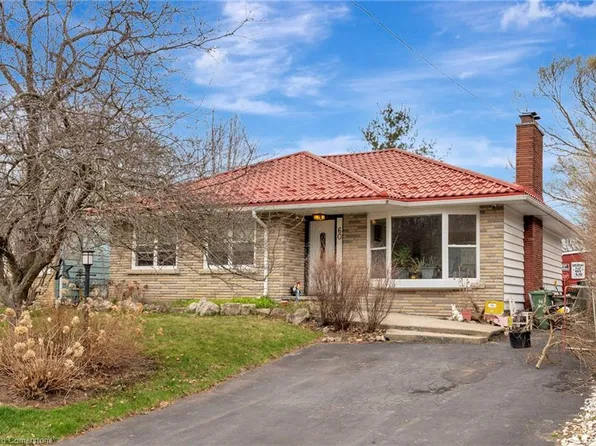 60 Grant Blvd, Hamilton, ON L9H 4M1