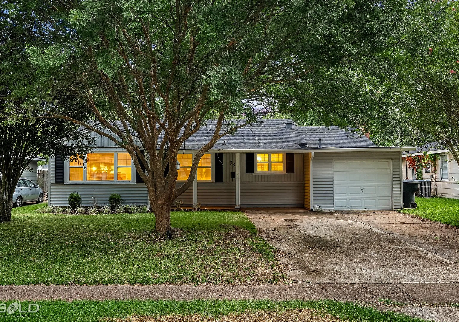 Charming 3BD/2BA Home in Shreveport Fenced Yard & Covered Patio, Move-In Ready! — Photo 1