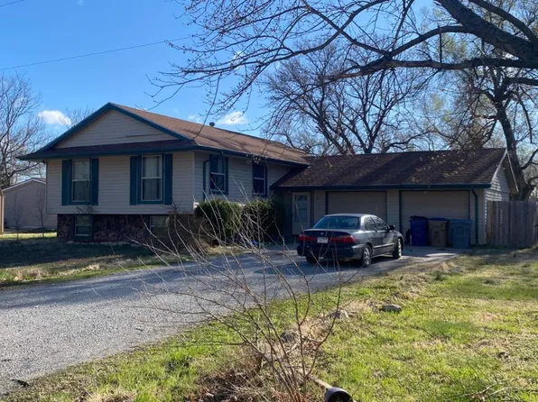 212 N Pecan St, Douglass, KS 67039
