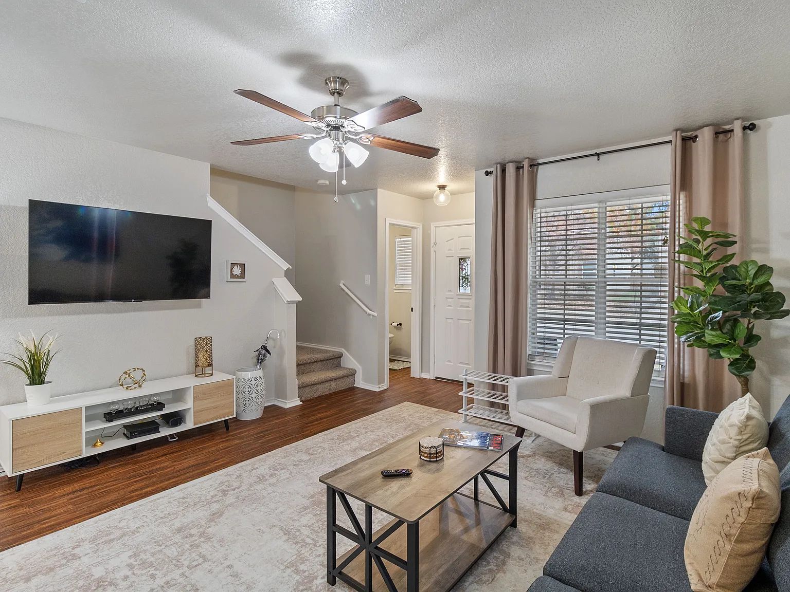 3 bed, 2.5 bath, 1437 sqft, $3,500 — Photo 2