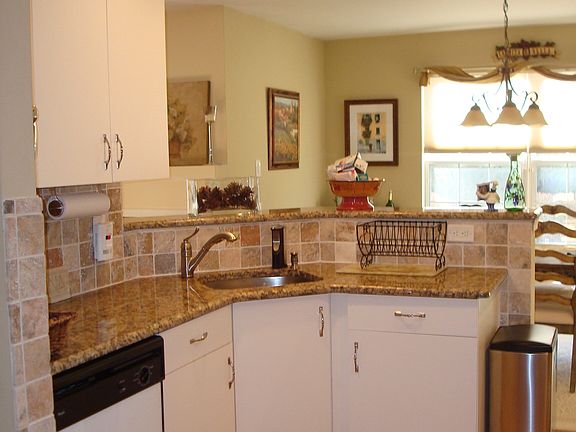 Kitchen with granite 