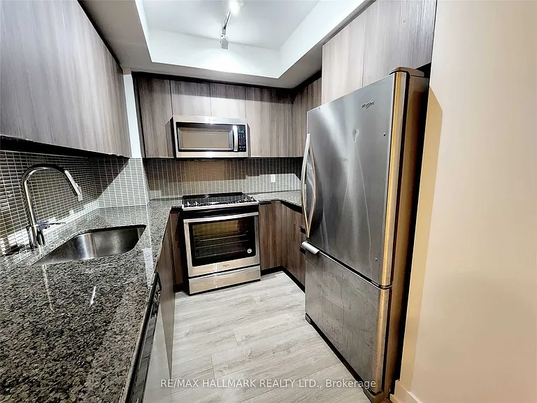 30 Shore Breeze Dr #922 — Photo 4