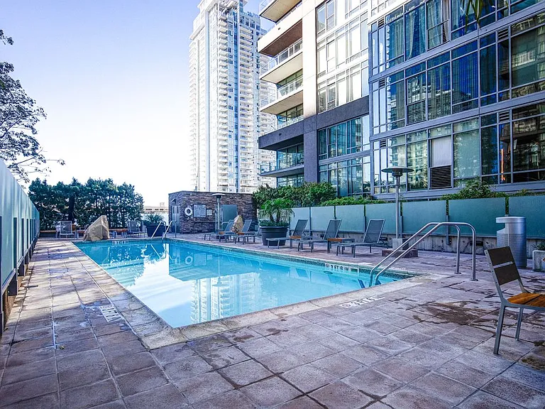 1100 S Hope St #803 — Photo 31