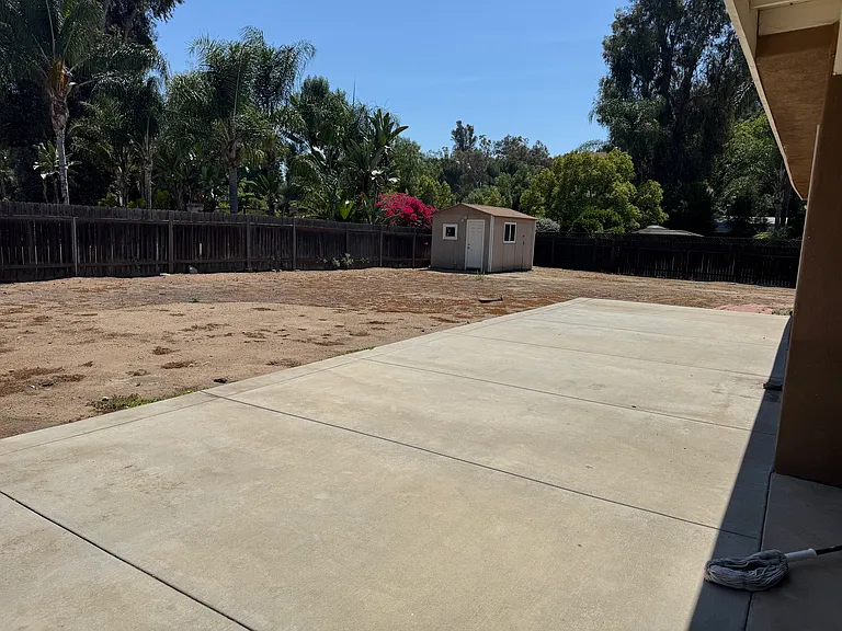 1877 Honeysuckle Ln — Photo 18