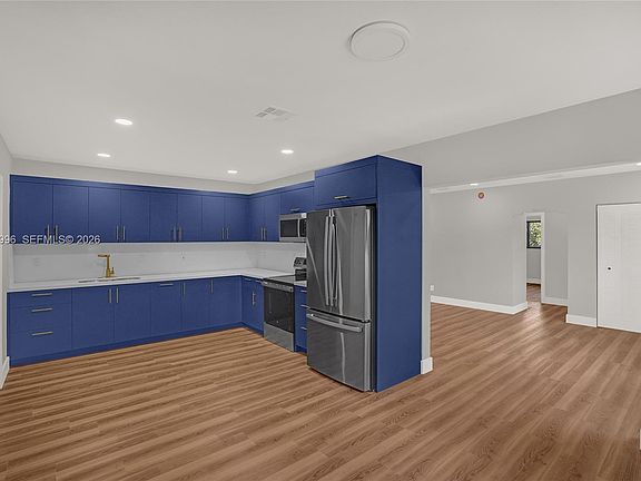 5th image of 555 NW 124th St