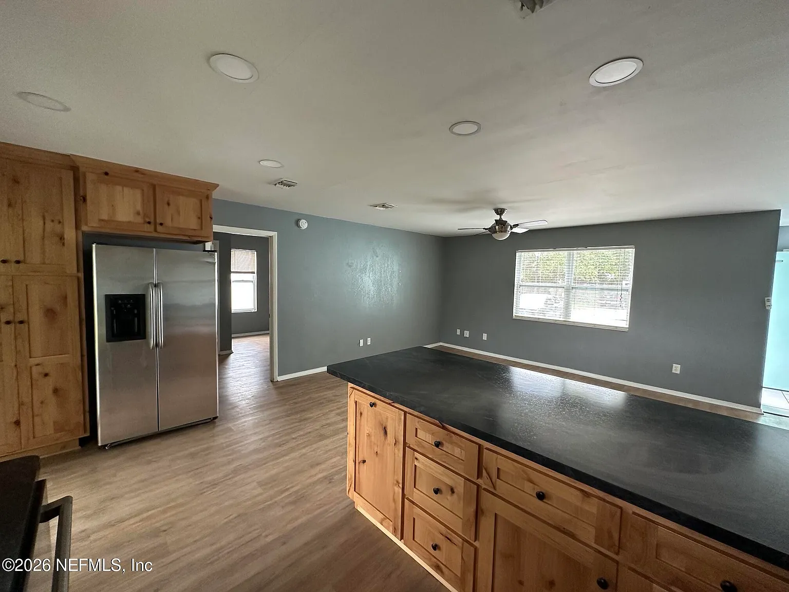 3 bed, 2.0 bath, 1188 sqft, $2,300 — Photo 3
